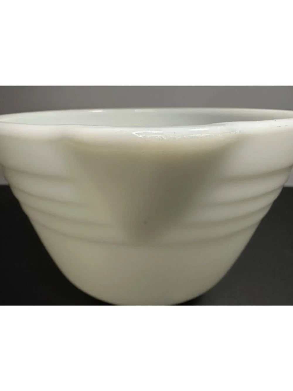 PYREX White Milk Glass Hamilton Beach Ribbed Mixing Bowl #4 W/Spout 1 QT